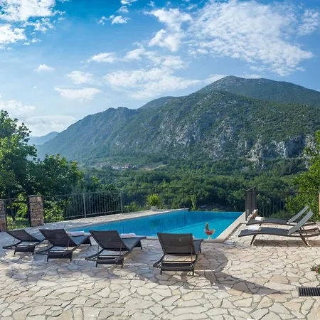 Mosor Mit Beheiztem Salzwasserpool Und Sauna By Interhome Σπίτι διακοπών