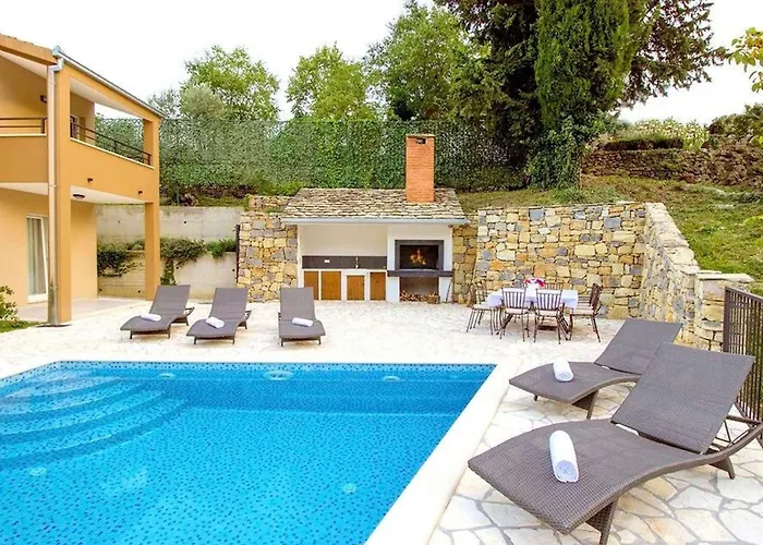 Mosor Mit Beheiztem Salzwasserpool Und Sauna By Interhome Σπίτι διακοπών