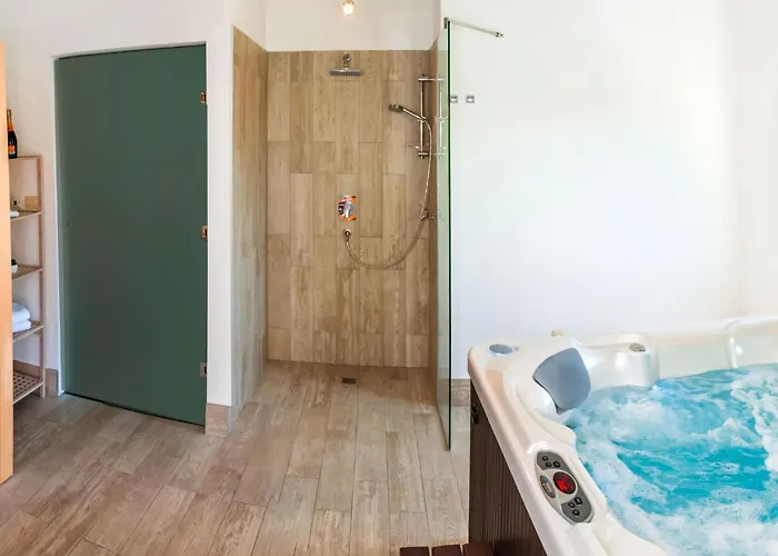Mosor Mit Beheiztem Salzwasserpool Und Sauna By Interhome Σπίτι διακοπών *